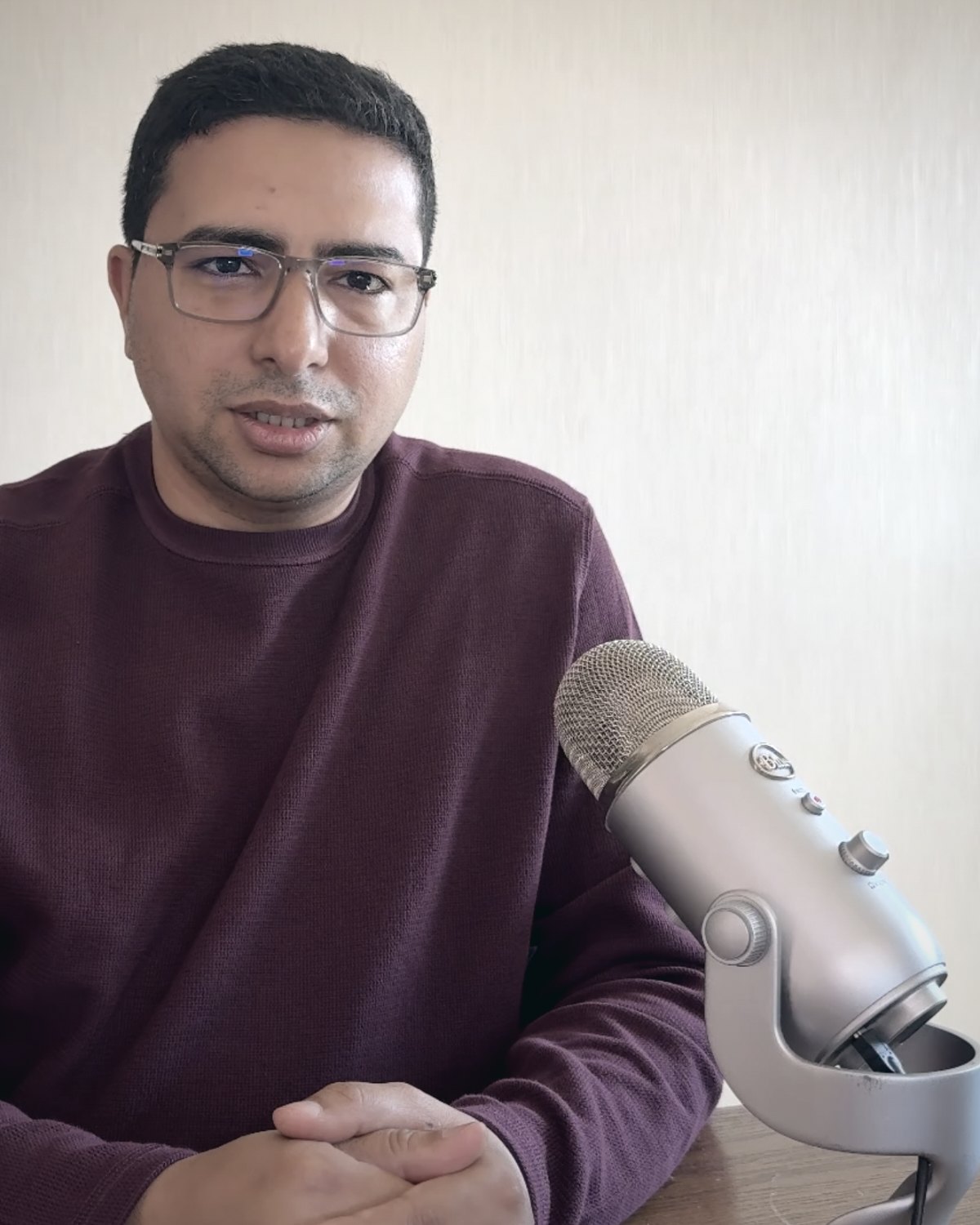 Youssef Hodaigui, founder of Mindflow Marketing, at the microphone